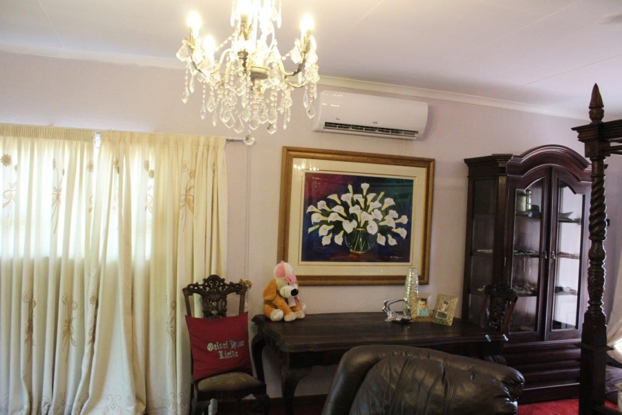 6 Bedroom Property for Sale in Van Der Hoff Park North West